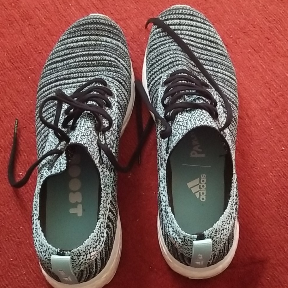 Athletic shoes